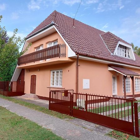 Holiday House Retro Szantod Exterior photo